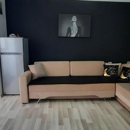 شقة Apartament Clara Përmet المظهر الخارجي الصورة