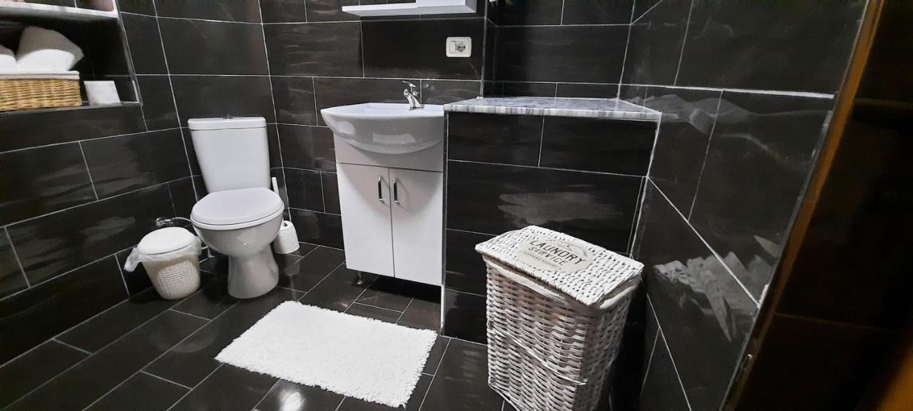 شقة Apartament Clara Përmet المظهر الخارجي الصورة
