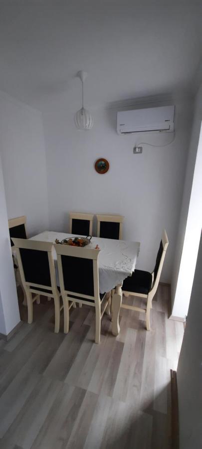 شقة Apartament Clara Përmet المظهر الخارجي الصورة